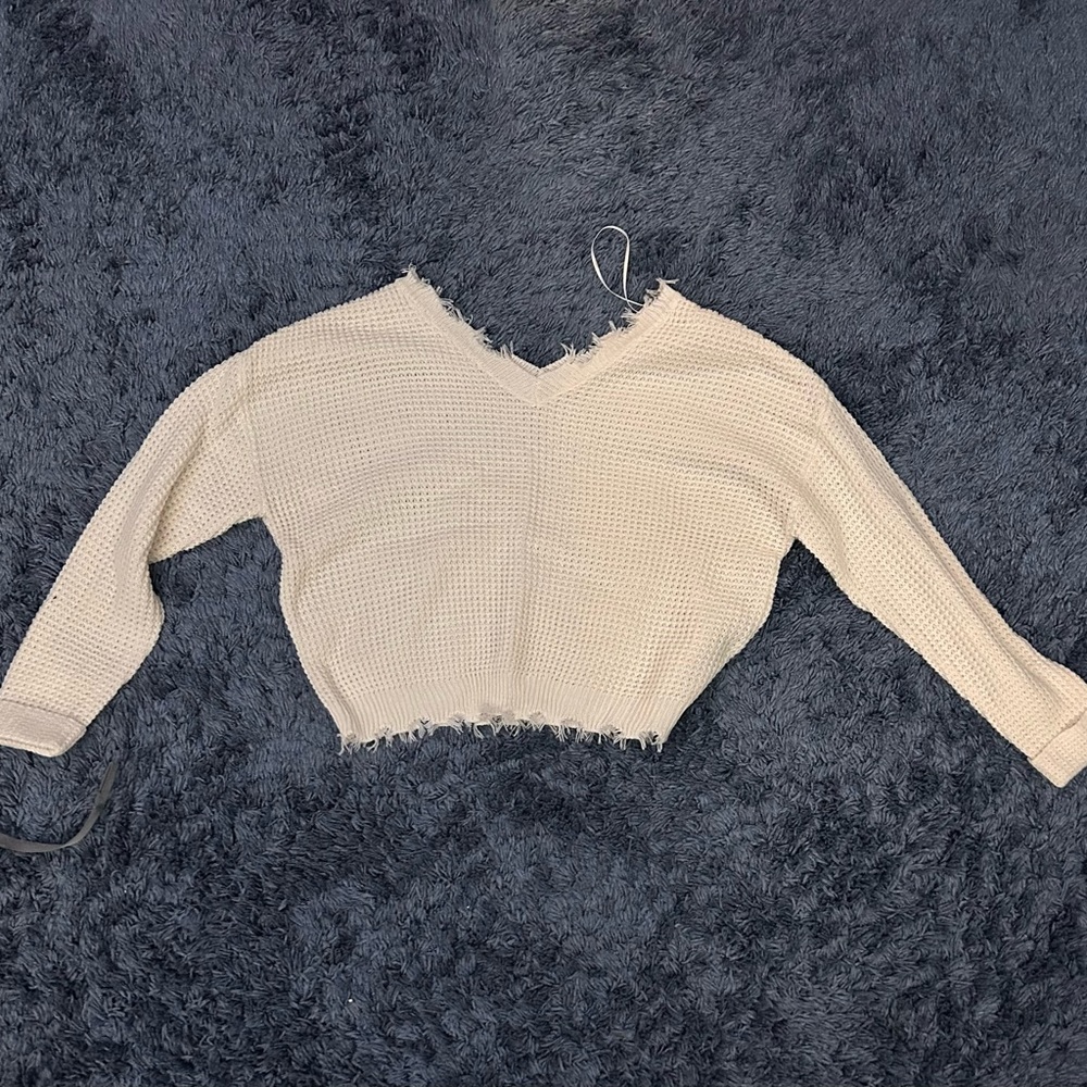 Distressed white cropped sweater XS